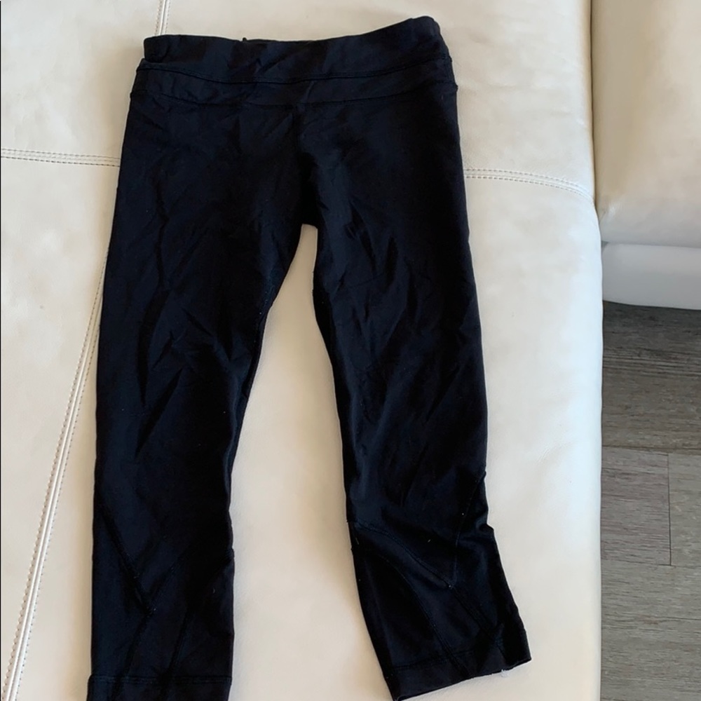 Black lululemon running tight crop length